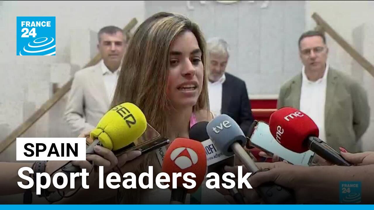 Spain football scandal: Sport leaders ask Rubiales to resign over kiss of player